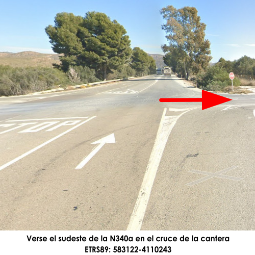 Verse el sudeste de la N340a en el cruce de la cantera<br>ETRS89: 583122-4110243