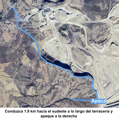 Conduzca 1.9 km hacia el sudeste a lo largo del terracería y apaque a la derecha